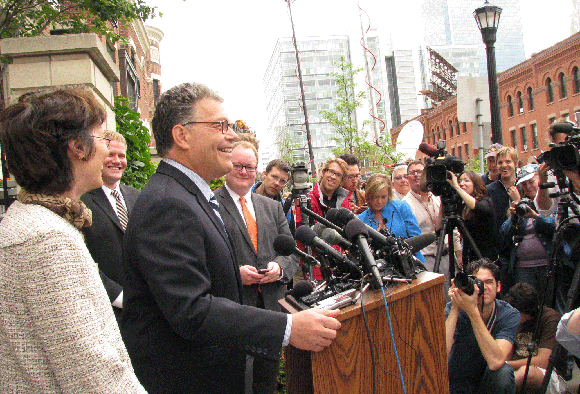 Al Franken, with his wife Franni at his side, announced that he would go to work for the people of Minnesota, upon his being seated in the U.S. Senate next week. (Photo: Mordecai Specktor)