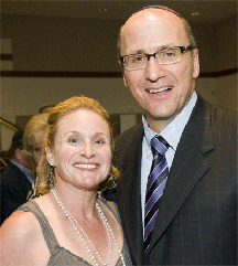 Jill and David Orbuch serve as co-chairs of Adath’s 125th anniversary celebration. (Photo: Jeffrey A Schmieg Photography)