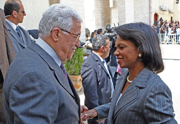 Palestinian Authority President Mahmoud Abbas (left) meets with then-Secretary of State Condoleezza Rice on Aug. 26, 2008, in the West Bank city of Ramallah. Phil Freshman argues that Rice was a key member of the Bush administration inner circle that planned the Iraq War, and should not appear on the Beth El bima. (Photo: Omar Rashidi/PPO/BPH Images)