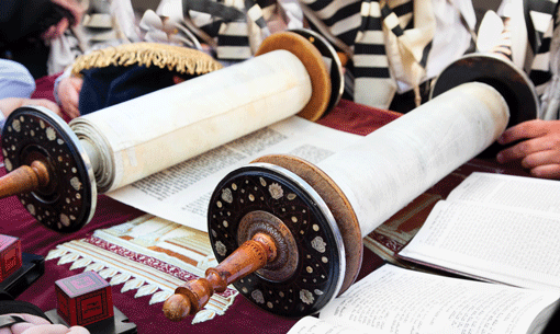 The text of today’s Torah scrolls differs from the versions of the biblical books that existed millennia ago. (Photo: Aleksandar Todorovic / Shutterstock.com)