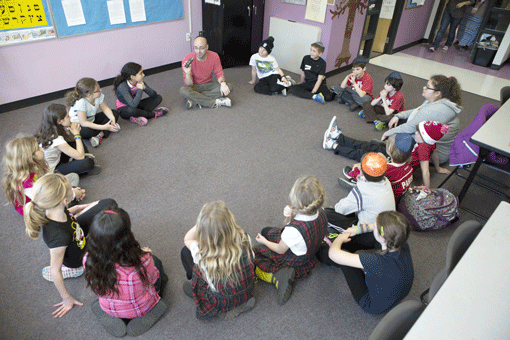 With supplementary school students at Sabes JCC, Jon Adam Ross leads a conversation and exercises exploring biblical themes. (Photo: David Katzenstein)