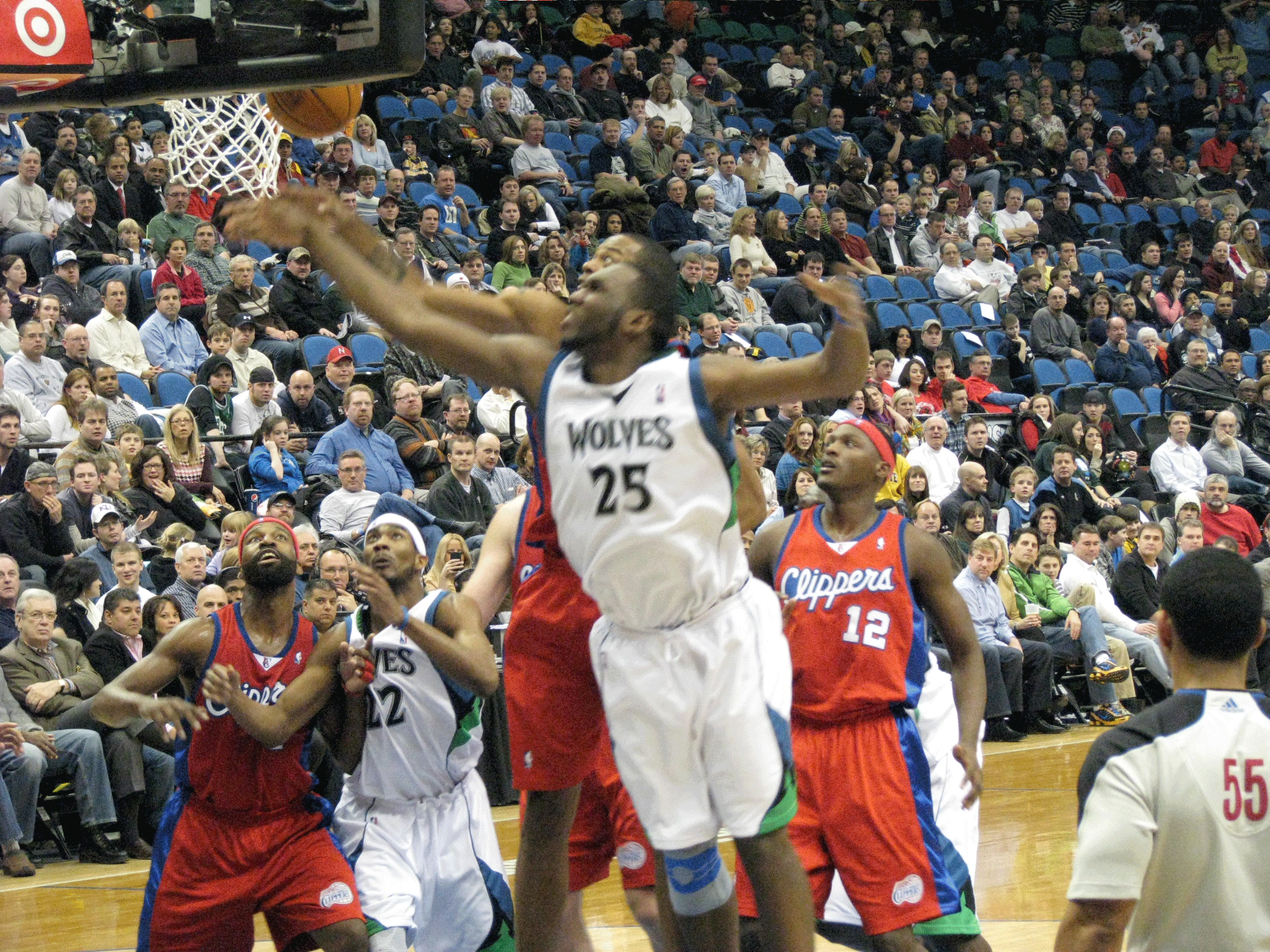 Al Jefferson scores two points for the Twolves, in their game with the Clippers on Wednesday night.