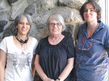 Anneke Thompson (center), from Roseville, is participating in a documentary about her rescue in the Shoah. She visited the Jewish World offices last week with Dutch filmmaker Deborah van Dam (left) and Martina van Poeteren. (Photo: Mordecai Specktor)