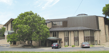 The former Bnai Emet Synagogue, at Highway 7 and Ottawa Avenue South in St. Louis Park, was sold on April 2. It will now house the new Yeshiva of Minneapolis, which is scheduled to open in the fall. (Photo: Mordecai Specktor)