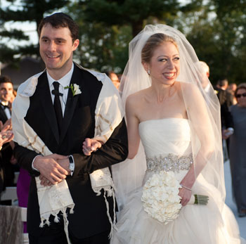 Marc Mezvinsky and Chelsea Clinton are pictured following their wedding ceremony on July 31. (Photo: Genevieve de Manio)