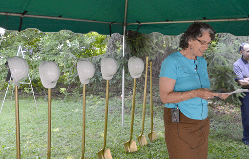 Judy Shapiro, president of Congregation Darchei Noam, read a poem at the groundbreaking ceremony for the new synagogue on Sunday. (Photo: Mordecai Specktor)