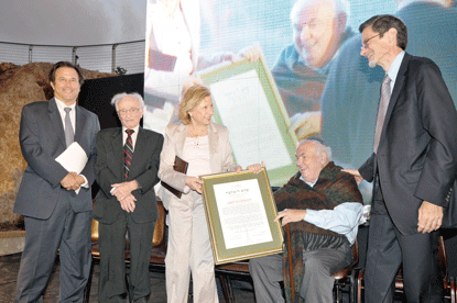 Colette Avital (third from left), former Israeli ambassador and Knesset member and current chair of the Schechter Institute executive committee, presented the Liebhaber Prize to Rabbi David Hartman (second from right). Looking on are Rabbi David Steinhardt (left), of B’nai Torah Congregation, Boca Raton, Fla.; Rabbi Marc Liebhaber; and Professor David Golinkin (right), president of the Schechter Institute. Professor Na’ama Sabar Ben-Yehoshua also was a 2012 Liebhaber Prize recipient. (Photos: Courtesy of Schechter Institute of Jewish Studies)