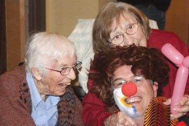 Todd Marshall (center) enjoys a laugh with Sholom residents.