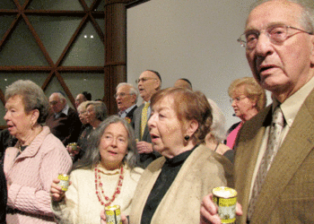 Bet Shalom hosts Holocaust commemoration