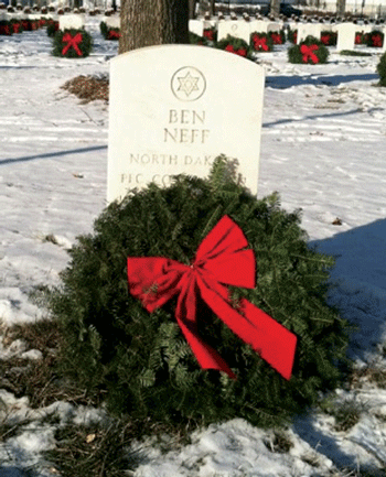 Ben Neff’s grave at Fort Snelling, marked with a Star of David, also received a wreath. (Photo: Courtesy of Stacey Dinner-Levin)