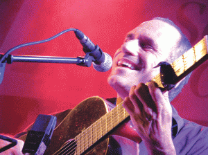 Israeli superstar David Broza performed Nov. 11 at the International YMCA in Jerusalem, at a journalism awards ceremony sponsored by Search for Common Ground. (Photo: Mordecai Specktor)