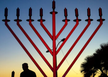 Creator of Chabad’s famous menora sexually abused girl, lawsuit claims