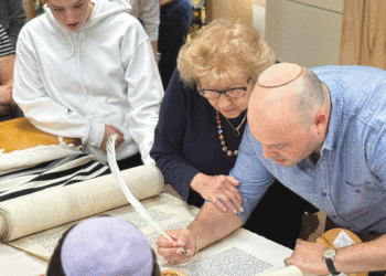 Jonny Daniels brings Survivor Torah to Minneapolis