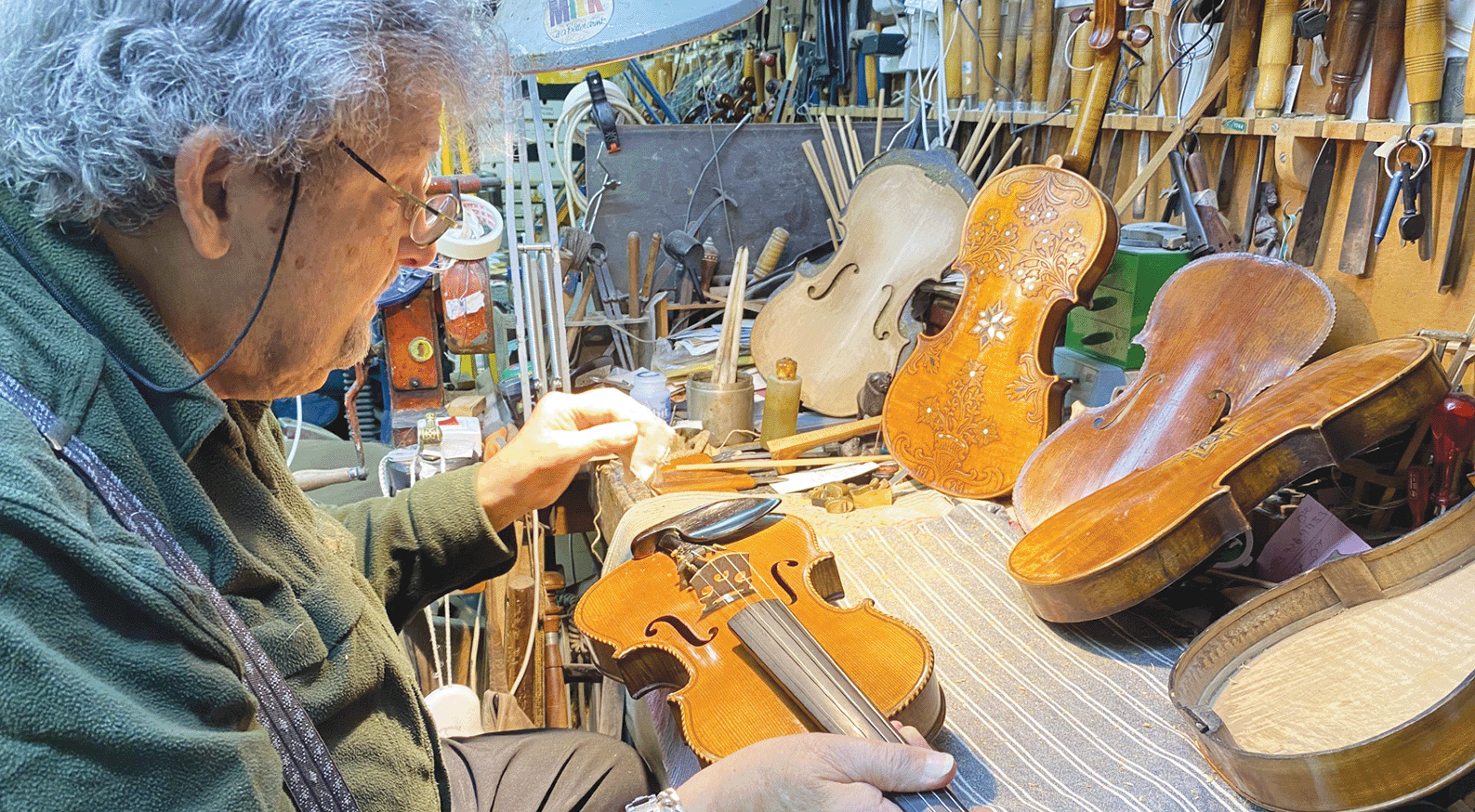 Musical instruments that survived the Shoah